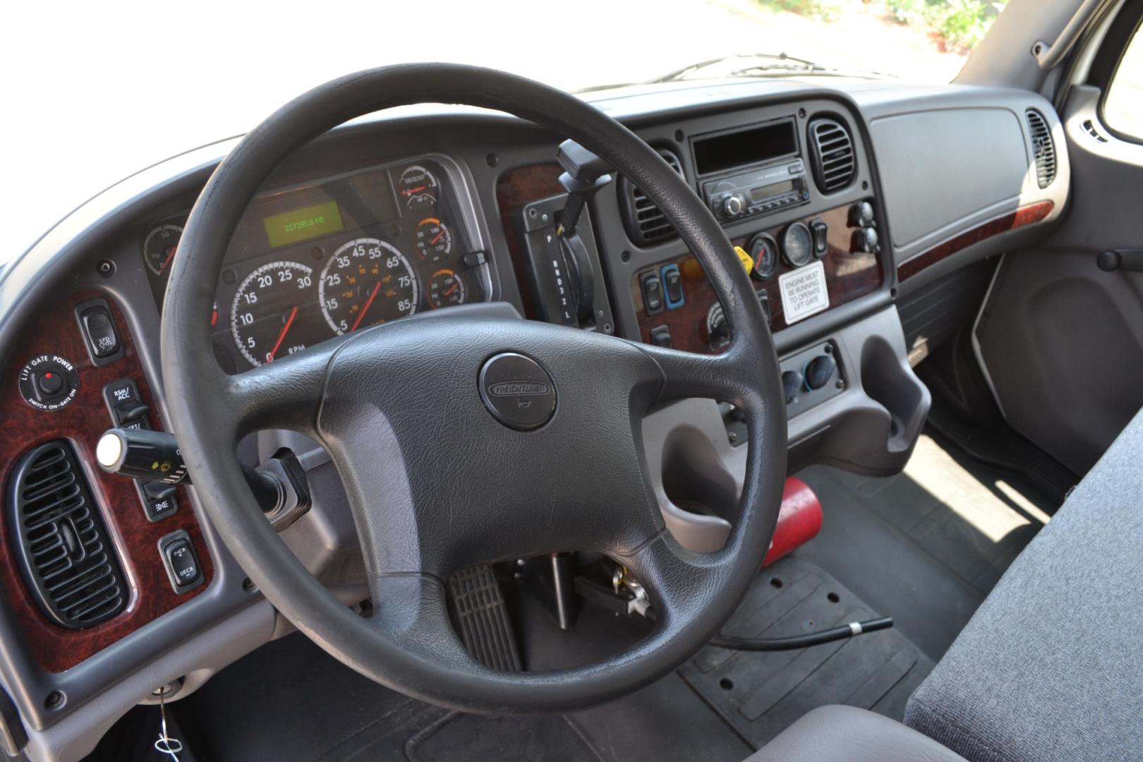 2017 WHITE /BLACK FREIGHTLINER M2-106 with an CUMMINS ISB 6.7L 220HP engine, ALLISON 2200RDS AUTOMATIC transmission, located at 9172 North Fwy, Houston, TX, 77037, (713) 910-6868, 29.887470, -95.411903 - 26,000LB GVWR NON CDL, MORGAN 26FT BOX, 13'1FT CLEARANCE, 103" X 102", MAXON 3,000LB CAPACITY ALUMINUM LIFT GATE, AIR RIDE, 80 GALLON FUAL TANK, COLD A/C , CRUISE CONTROL, BENCH SEAT, E-TRACKS - Photo#16